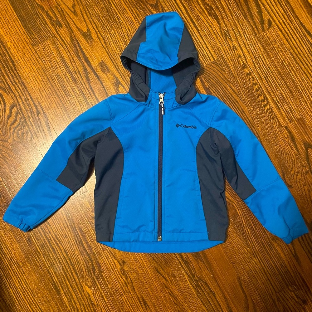 Columbia rain jacket 4T, in excellent condition.